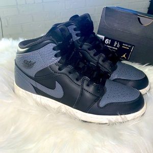 Jordan 1 Retro Mid Black Dark Grey